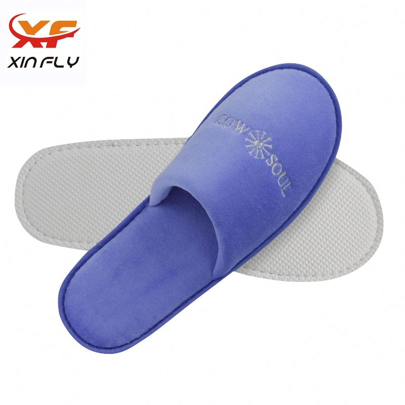 Cheap Closed toe indoor hotel slippers with Label
